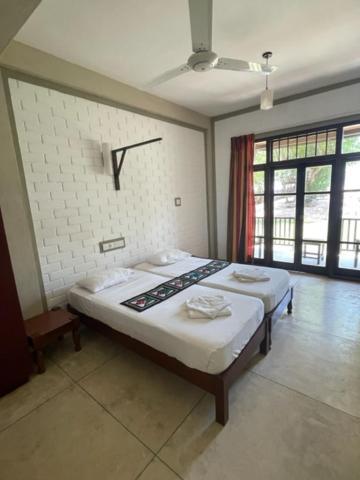 Serein Beach Hotel Тангалле Екстер'єр фото