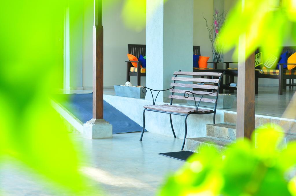 Serein Beach Hotel Тангалле Екстер'єр фото